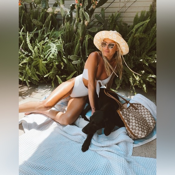 All That Tote - Picture 2 of 10